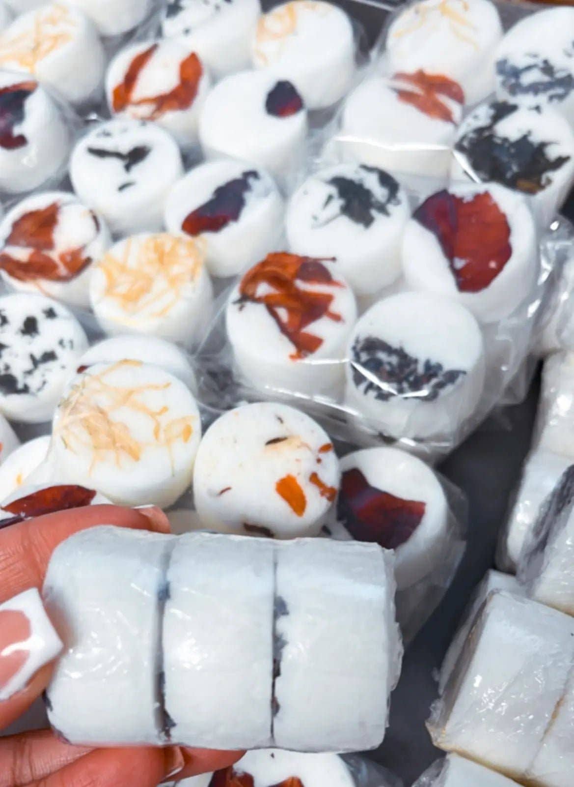 Shower Steamers| Shower Steamer|Bath Bomb|Shower Bomb: Love Me Not Flowers / Eucalyptus & Mint 4 tablet pack