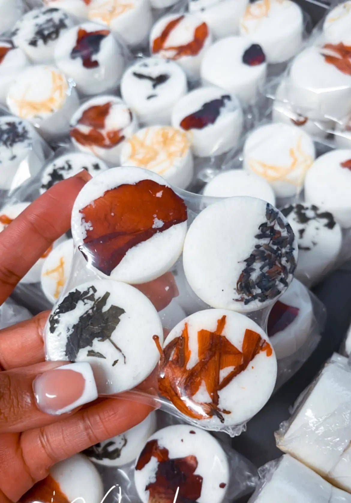 Shower Steamers| Shower Steamer|Bath Bomb|Shower Bomb: Love Me Not Flowers / Bergamot 4 tablets