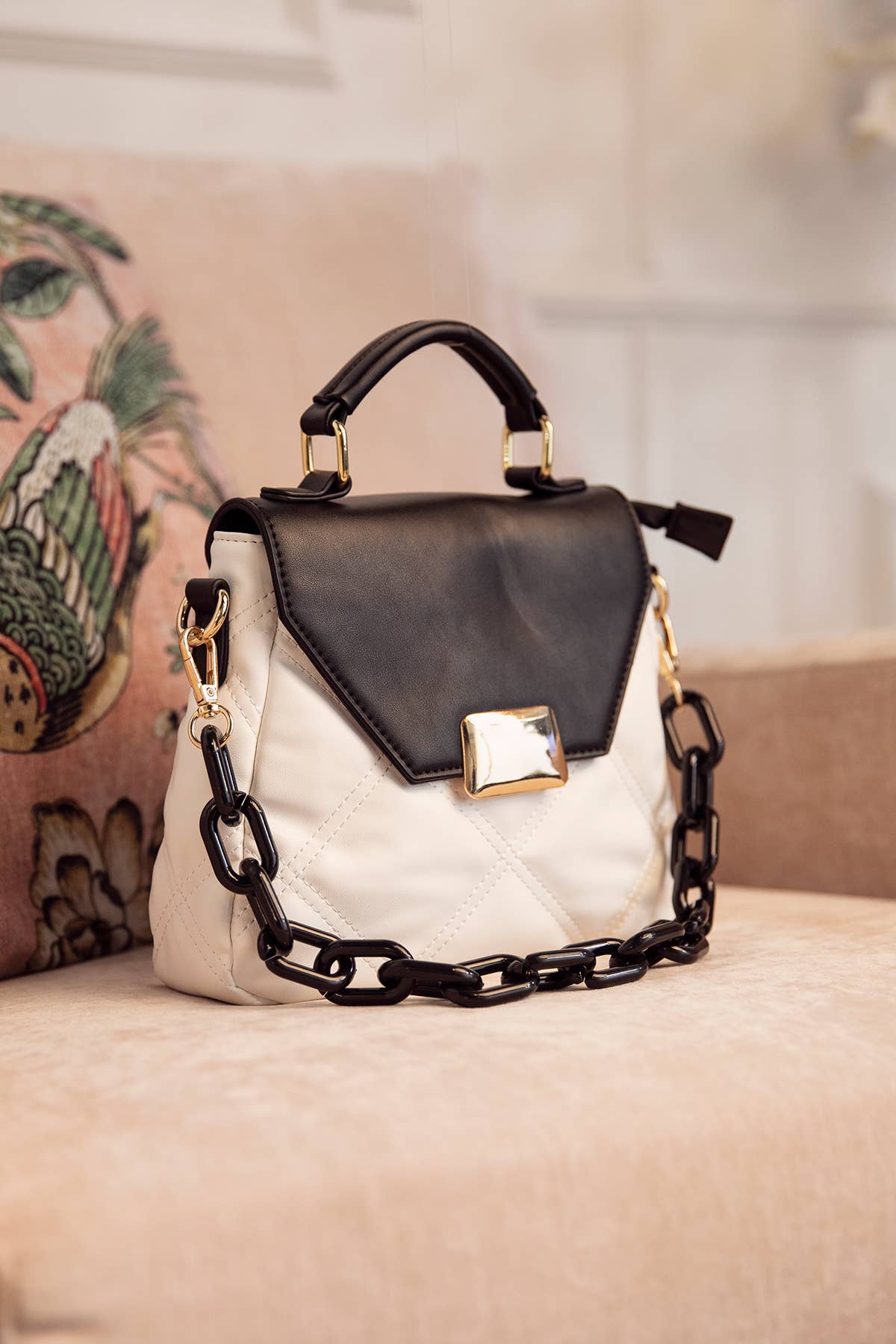 M2405 Ollie Quilted Crossbody Bag – Chain Strap