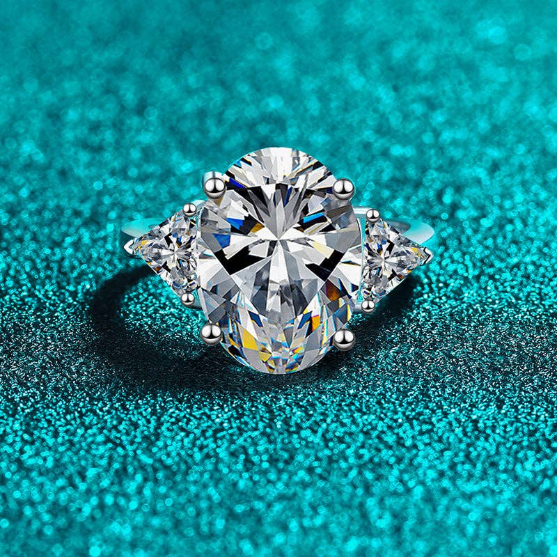 Oval-Cut Moissanite Engagement Ring in 925 Sterling Silver